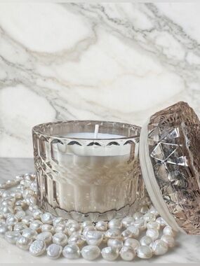Leoben Company Candle
Jasmine Santal
6oz